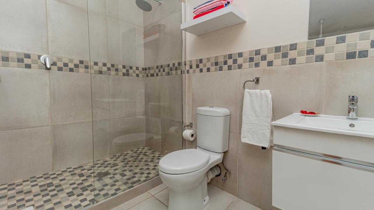 Sea Breeze Hotell Bloubergstrand Eksteriør bilde